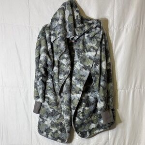 Hem & Thread Plush Camo Open‎ Front Cardigan One Size Cozy Coatigan NWOT